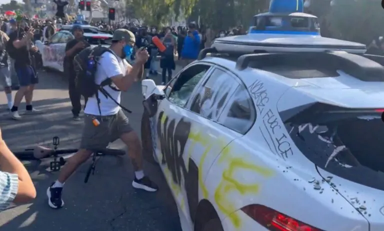 Los Angeles jak pole bitwy. Gwardia Narodowa na ulicach (FOTO: X)