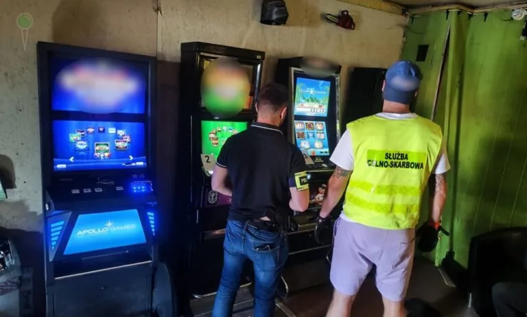 Nalot na salony hazardu w Pruszczu Gdańskim (FOTO: KPP Pruszcz Gdańsk)