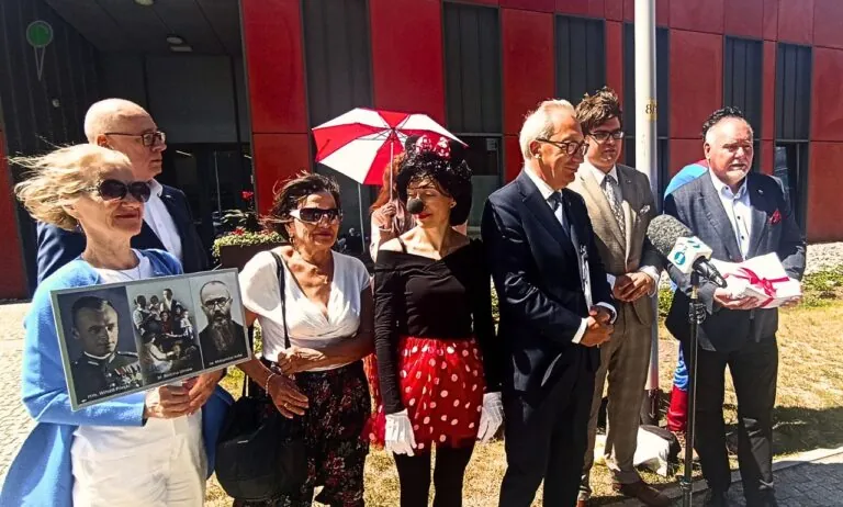 Muzeum II Wojny Światowej zamyka drzwi przed radnymi i mediami (FOTO: wbijamszpile.pl)