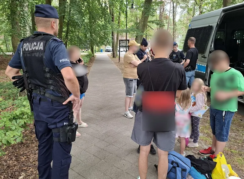 16‑latka po alkoholu ledwie ocalała wchodząc do morza (FOTO: KPP Lębork)