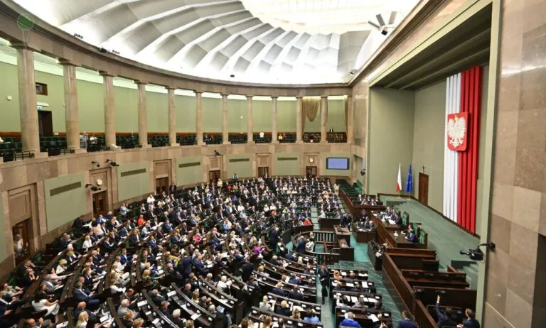 Nowy sondaż IBRiS: Polska 2050 i PSL pod progiem (FOTO: Sejm/X)