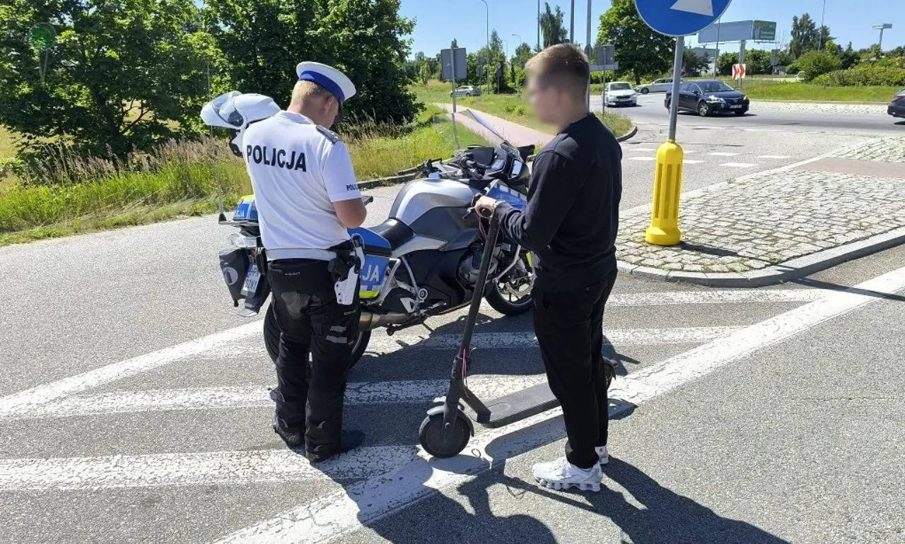 Pijani, za szybcy, bez uprawnień – pomorscy piraci na hulajnogach (FOTO: KWP Gdańsk)