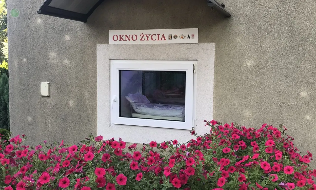 Noworodek pojawił się w Oknie Życia w Chojnicach (FOTO: Janusz Chyła/X)