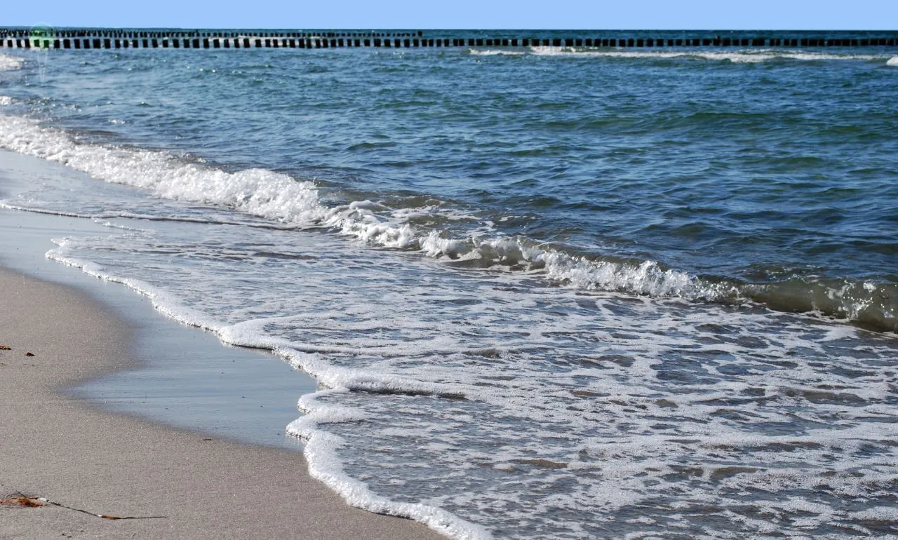Można kąpać się w zatoce Mierzei Wiślanej (FOTO: canva)