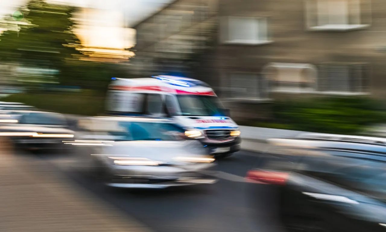 Atak na ratowników i policjantkę w Pruszczu Gdańskim (FOTO: canva)