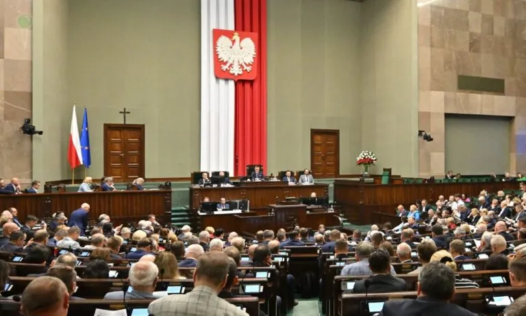 PiS wraca na prowadzenie. Konfederacja goni Koalicję Obywatelską (FOTO: Sejm/X)