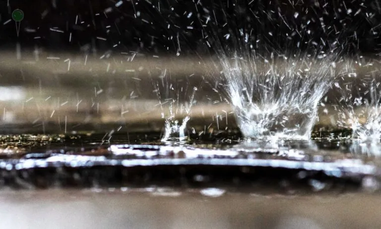 Na północy Polski ulewy i wichury. IMGW ostrzega (FOTO: canva)