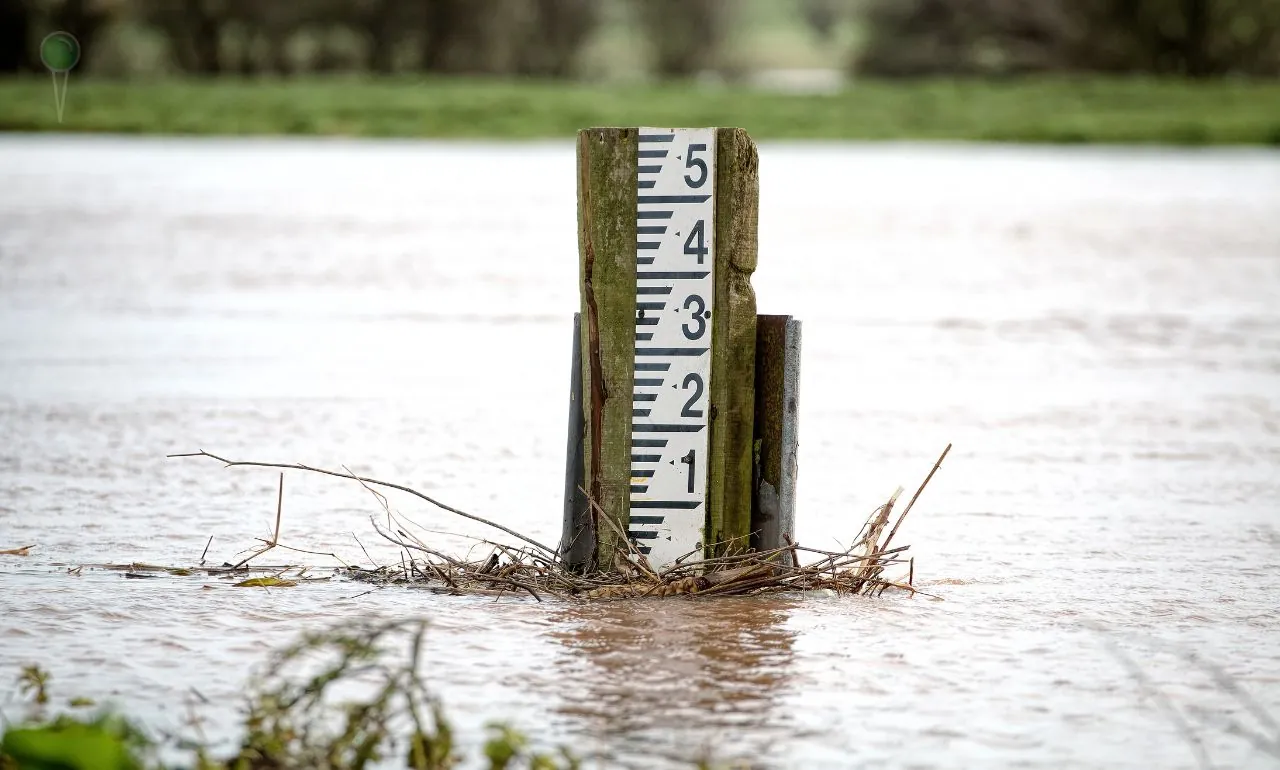 Hydrologiczne ostrzeżenia dla Pomorza – poziomy wód rosną (FOTO: canva)
