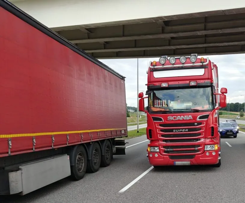 Pijany kierowca ciężarówki zasnął w korku na Obwodnicy Trójmiasta (FOTO: KMP Gdańsk)