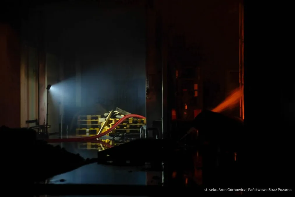 Pożar w zakładzie na Kaszubach (FOTO: PSP)