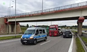 Pijany kierowca ciężarówki zasnął w korku na Obwodnicy Trójmiasta (FOTO: KMP Gdańsk)