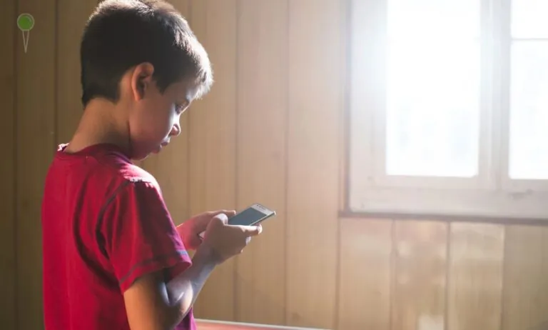 Zakaz smartfonów do 13 lat? Eksperci alarmują: to konieczne (FOTO: canva)