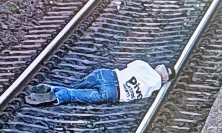 Mężczyzna cudem uniknął tragedii na torach SKM w Gdańsku (FOTO: SKM)