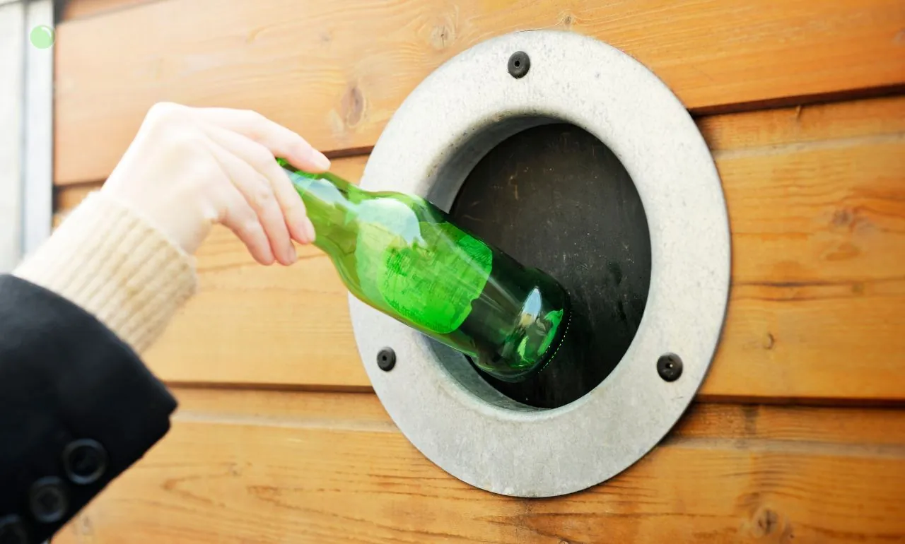 Kaucje za butelki i puszki od października – co musisz wiedzieć (FOTO: canva)