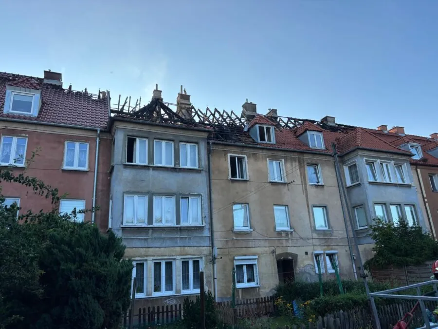 Pożar kamienicy przy al. Hallera w Gdańsku. Nie żyje jedna osoba (FOTO: KMPSP Gdańsk/FB)