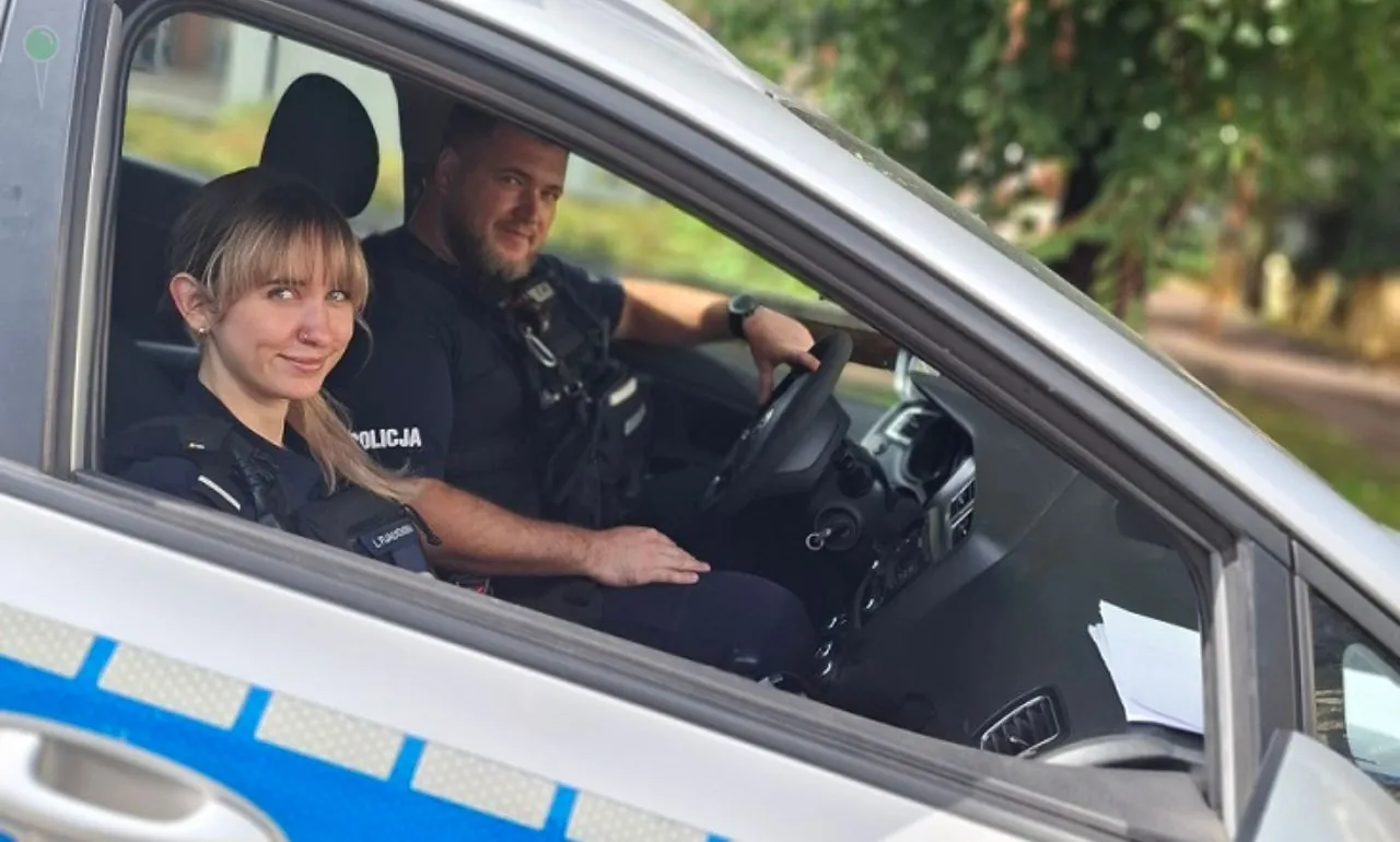 Poród na S7. Policjanci pomagali rodzącej kobiecie (FOTO: KPP Pruszcz Gdański)