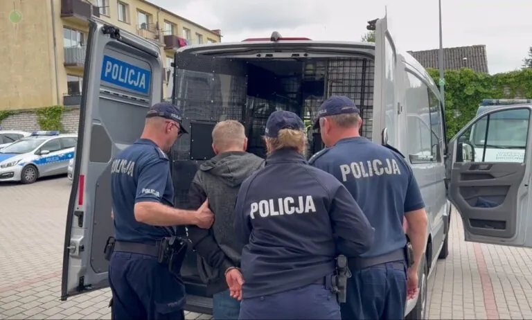 Próbował udusić żonę taśmą – uratowały ją dzieci (FOTO: KPP Bytów)