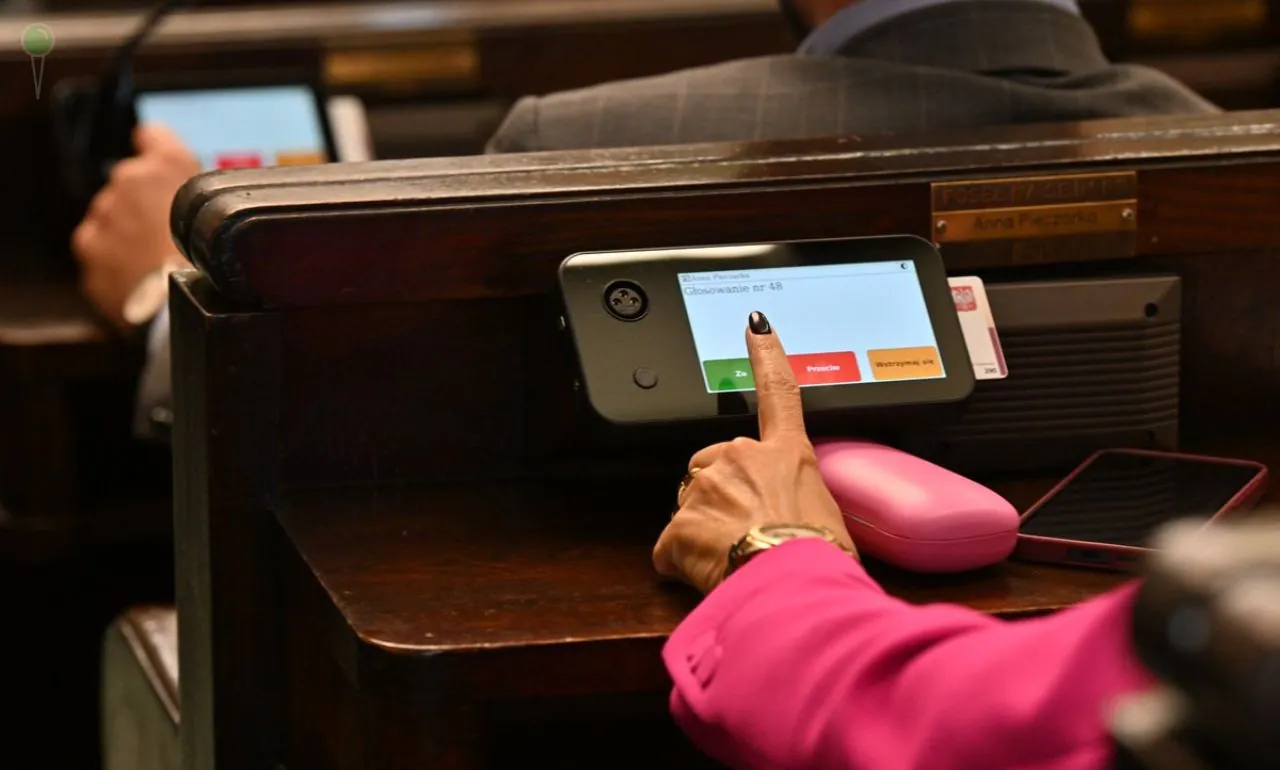 Polska 2050 i Lewica chcą zakazu reklamy alkoholu. PiS może poprzeć (FOTO: Sejm/X)