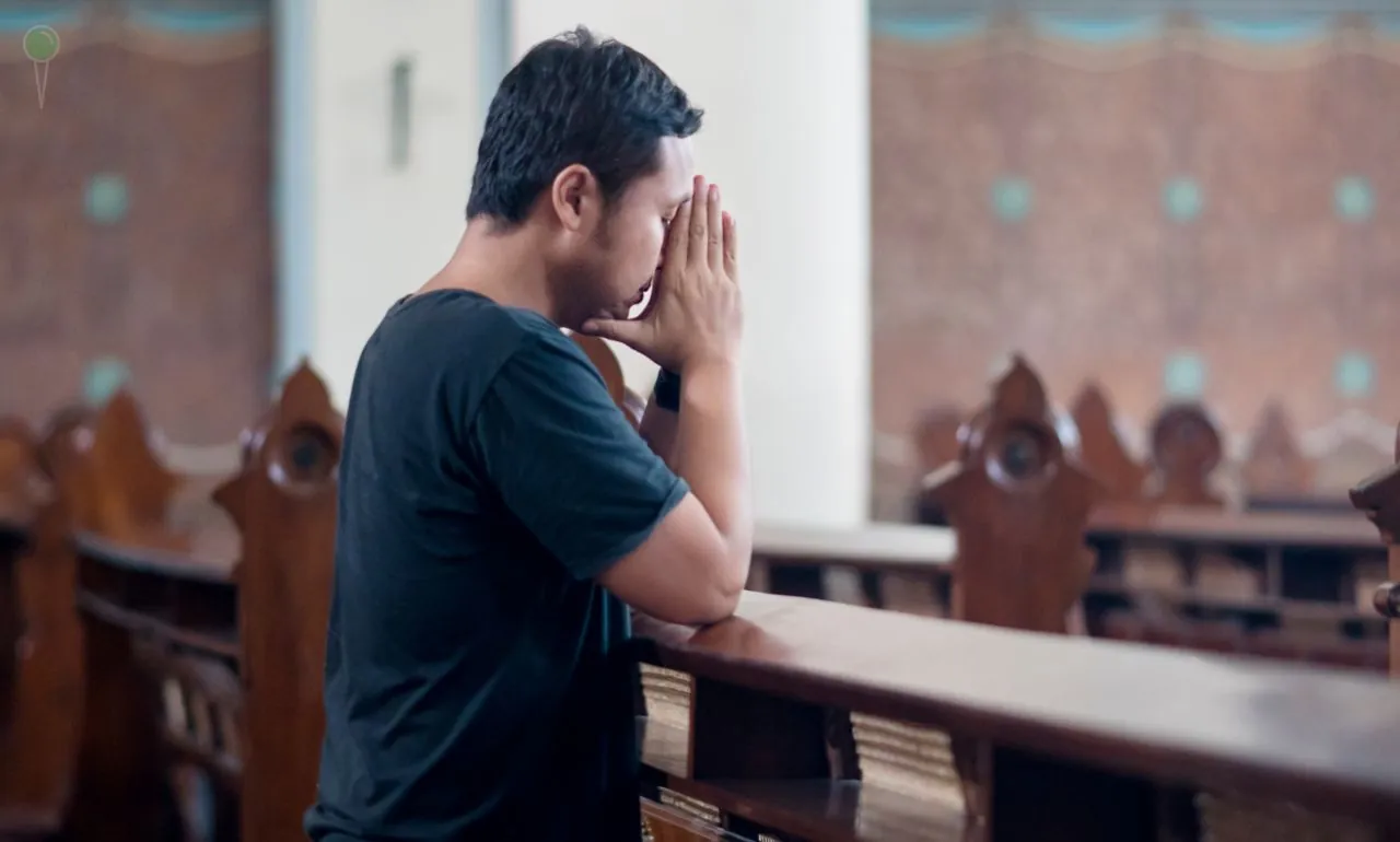 Młodzi mężczyźni wracają do kościołów. Dane z USA (FOTO: canva)