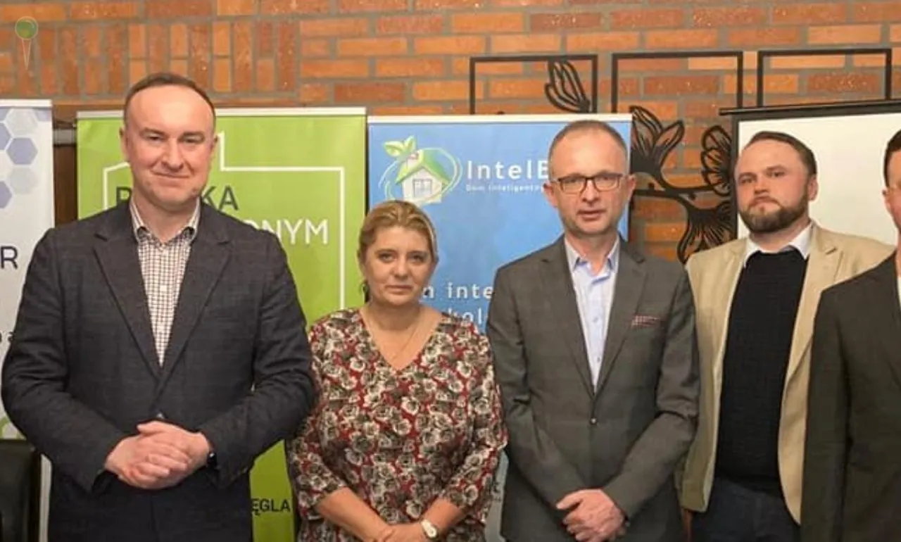 Na zdjęciu ze wspólnej konferencji ekologicznej w 2023 r. od lewej Michał Kobosko europoseł Polski 2050, Beata Moskal-Słaniewska Prezydent Świdnicy, Krzystof Pałka, członek RN Narodowego Funduszu Ochrony Środowiska i Gospodarki Wodnej, a także Paweł Łapacz, szef WFOŚiGW. (FOTO: Prezydent Świdnicy)