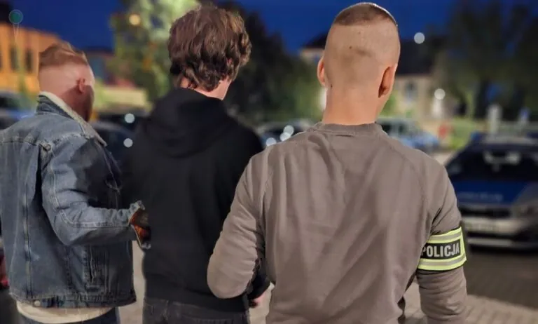 Taksówkarz uratował seniora przed utratą 45 tys. zł (FOTO; KPP Pruszcz Gdański)