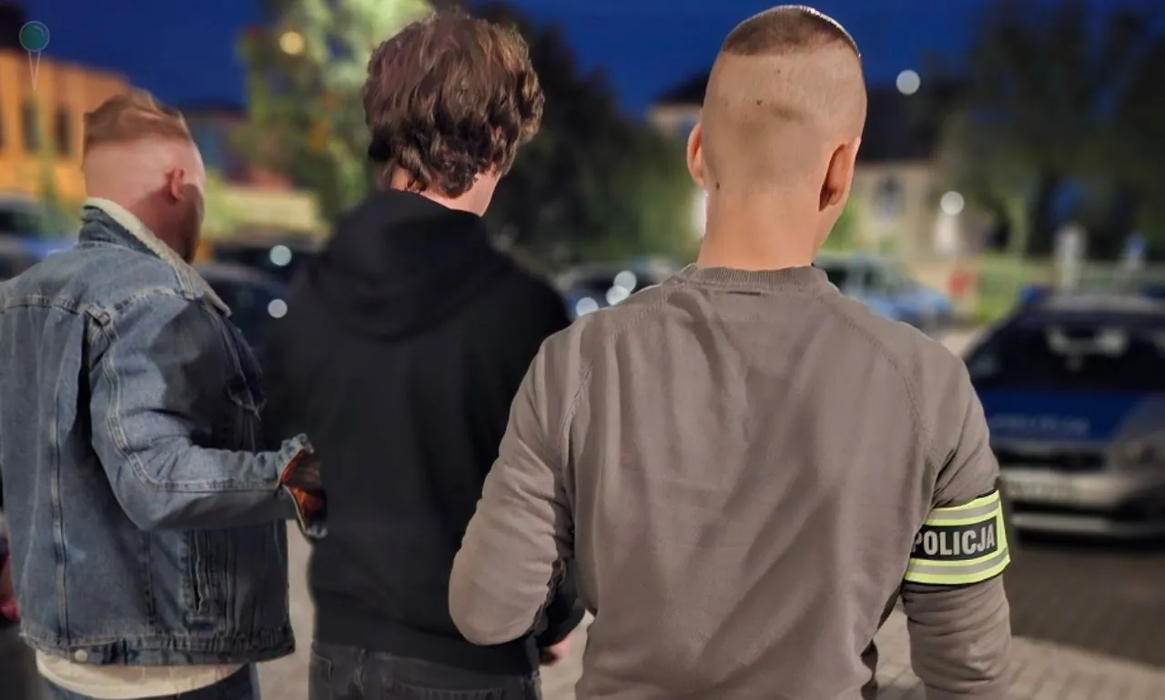 Taksówkarz uratował seniora przed utratą 45 tys. zł (FOTO; KPP Pruszcz Gdański)