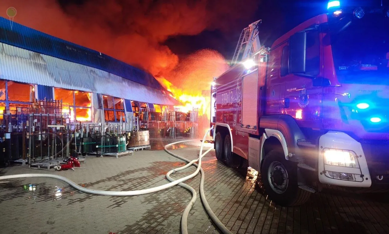 W Rusocinie doszczętnie spłonęła hala produkcyjna (FOTO: OSP KSRG Rościszewo)