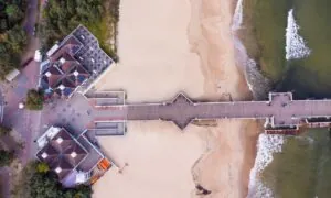 Ciało mężczyzny pod molo w Brzeźnie. Czy to Kamil Wenta? (FOTO: canva)