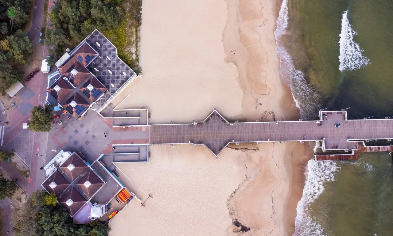 Ciało mężczyzny pod molo w Brzeźnie. Czy to Kamil Wenta? (FOTO: canva)