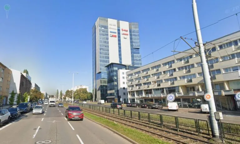 Zielona administracja Gdańska wchodzi do wieżowca (FOTO: Google Maps)