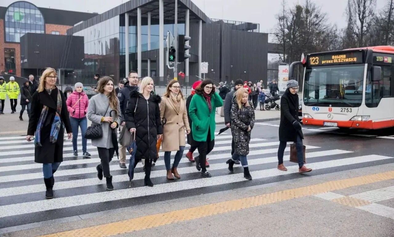 Autobusy prywatne wyrzucone przez Dulkiewicz z centrum Gdańska (FOTO: Dominik Paszliński / www.gdansk.pl)