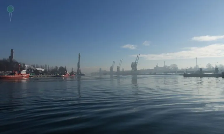 Rosjanin usiłował po pijanemu wypłynąć z portu. O włos od tragedii (FOTO: canva)