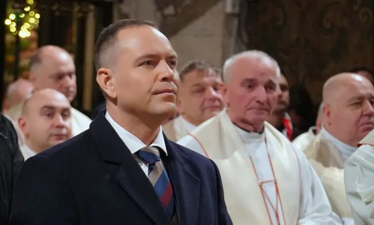 Karol Nawrocki na Jasnej Górze razem z kibicami (FOTO: Jasna Góra/FB)