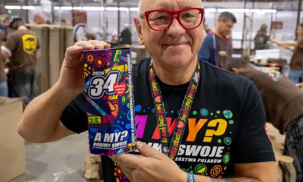 Kształt puszki WOŚP prezentowany przez Jerzego Owsiaka (FOTO: WOŚP)