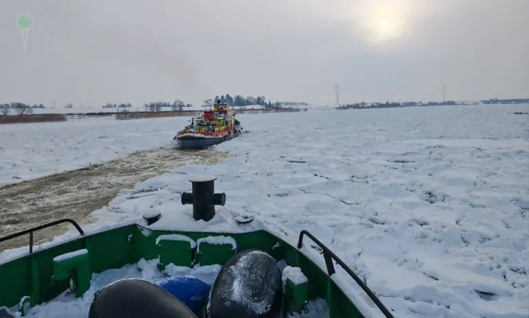 Awaria lodołamacza na Wiśle. „Rekin” unieruchomiony (FOTO: Wody Polskie RZGW w Gdańsku/FB)