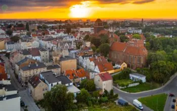 Tczew pełen plotek. Tajemniczy incydent wiceprezydent w Rossmanie (FOTO: canva)