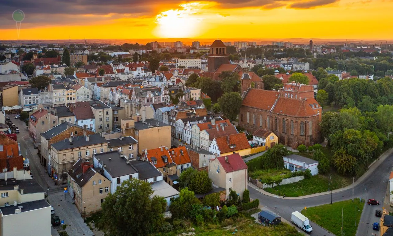 Tczew pełen plotek. Tajemniczy incydent wiceprezydent w Rossmanie (FOTO: canva)