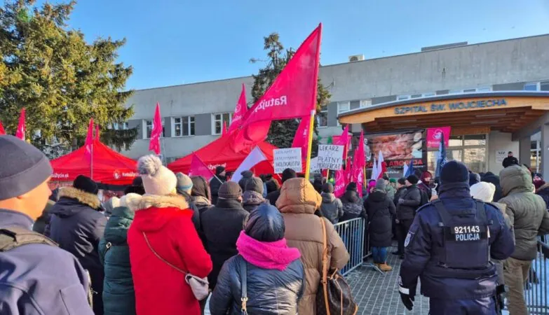 Lewica chce zakazu modlitwy pod szpitalem na Zaspie. Co zrobi Dulkiewicz? (FOTO: Kaja Godek/X)