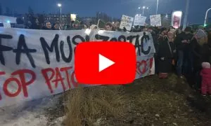 Miniatura filmu: Protest przed Alfą Centrum