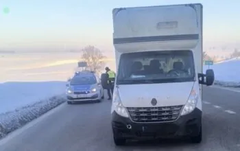 Samochód bez kierowcy jechał DK 91. Policjanci zapobiegli tragedii (FOTO: KPP Tczew)