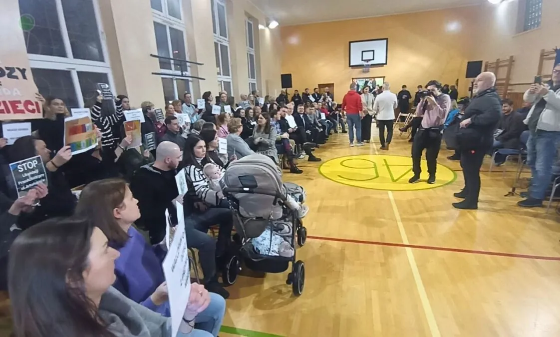 Klamka zapadła: Gdańsk zamyka przedszkole Stokrotka. Rodzice protestują (FOTO: wbijamszpile.pl)