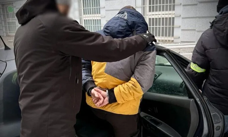 Awantura o wódkę w dyskoncie na Oruni Górnej (FOTO: KMP Gdańsk)