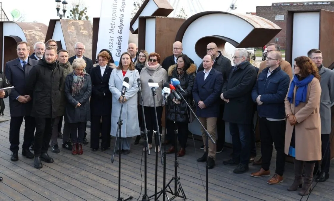 Przy ustawie metropolitalnej chodzą parlamentarzyści i samorządowcy skupienie wokół KO (FOTO: OMGGS)