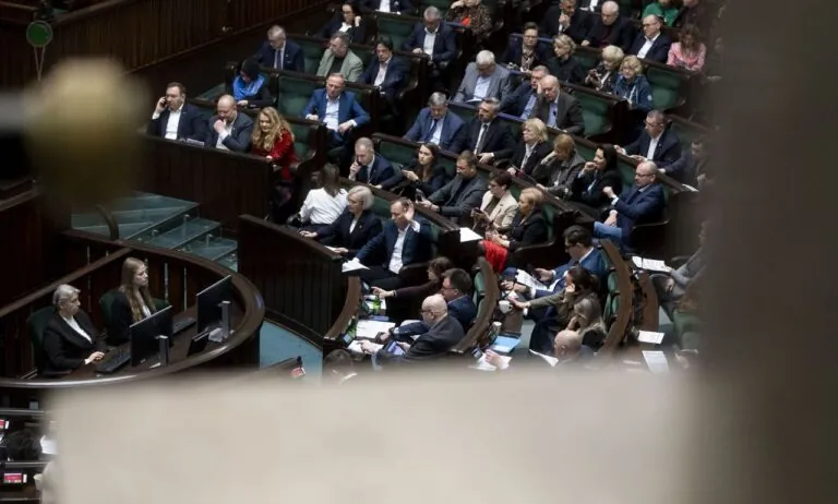 Sondaż po wyborach w 2023 r. Polacy czują pogorszenie życia (FOTO: Sejm/X)
