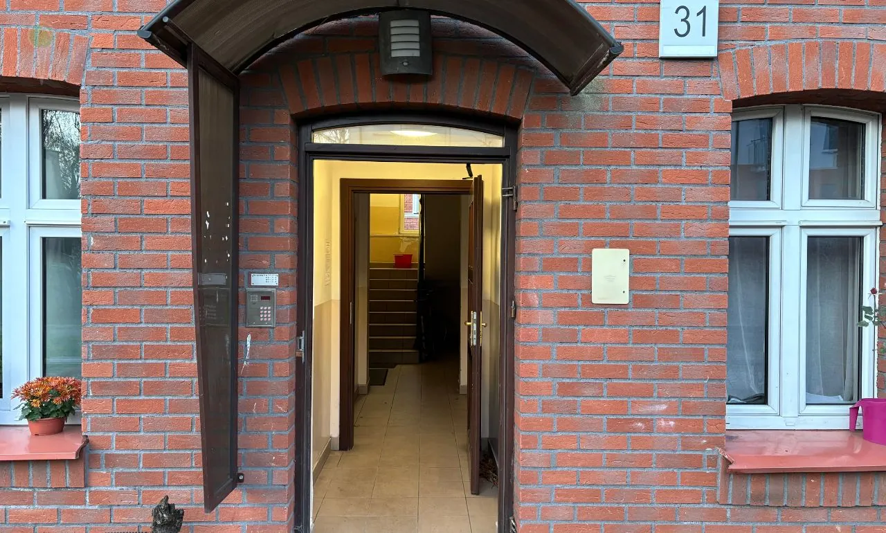 Gdańska kamienica bez drzwi od czterech lat. Miasto głuche na prośby (FOTO: Sebastian Piasecki)