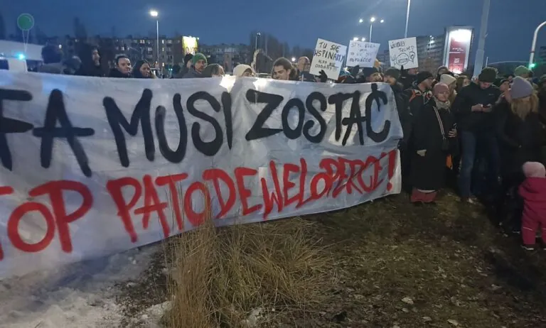 Protest pod Alfą. Mieszkańcy mówią: dość betonu (FOTO: wbijamszpile.pl)