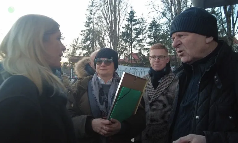 Olszynka mówi dość. Spór o ziemię w Gdańsku narasta (FOTO: wbijamszpile.pl)