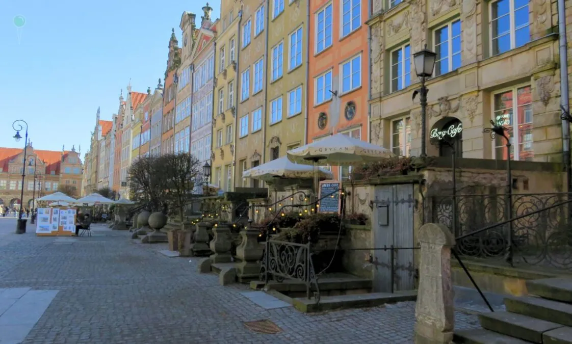 Przedproża w sąsiedztwie Fontanny Neptuna (FOTO: wbijamszpile.pl)