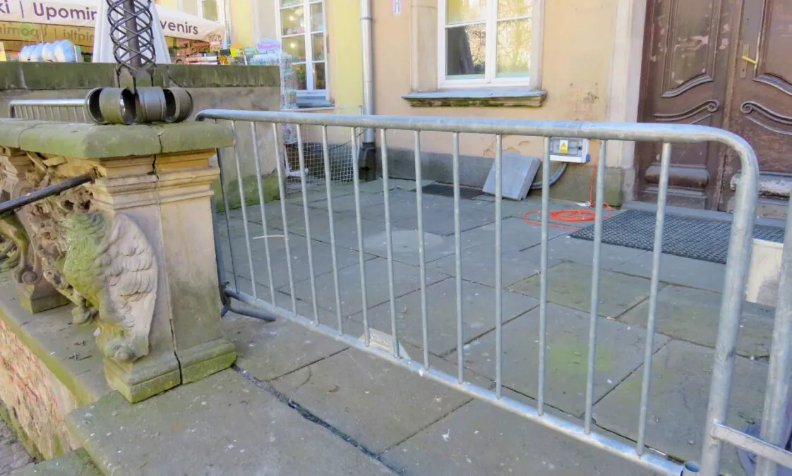 Przedproża w sąsiedztwie Fontanny Neptuna (FOTO: wbijamszpile.pl)