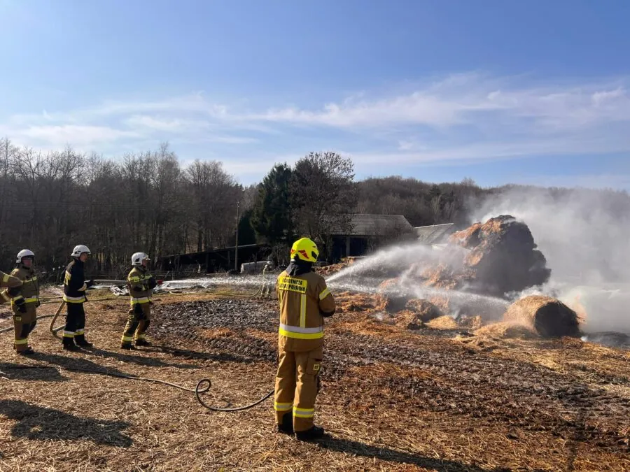 Miejsce pożaru w Reskowie (FOTO: PSP w Kartuzach)